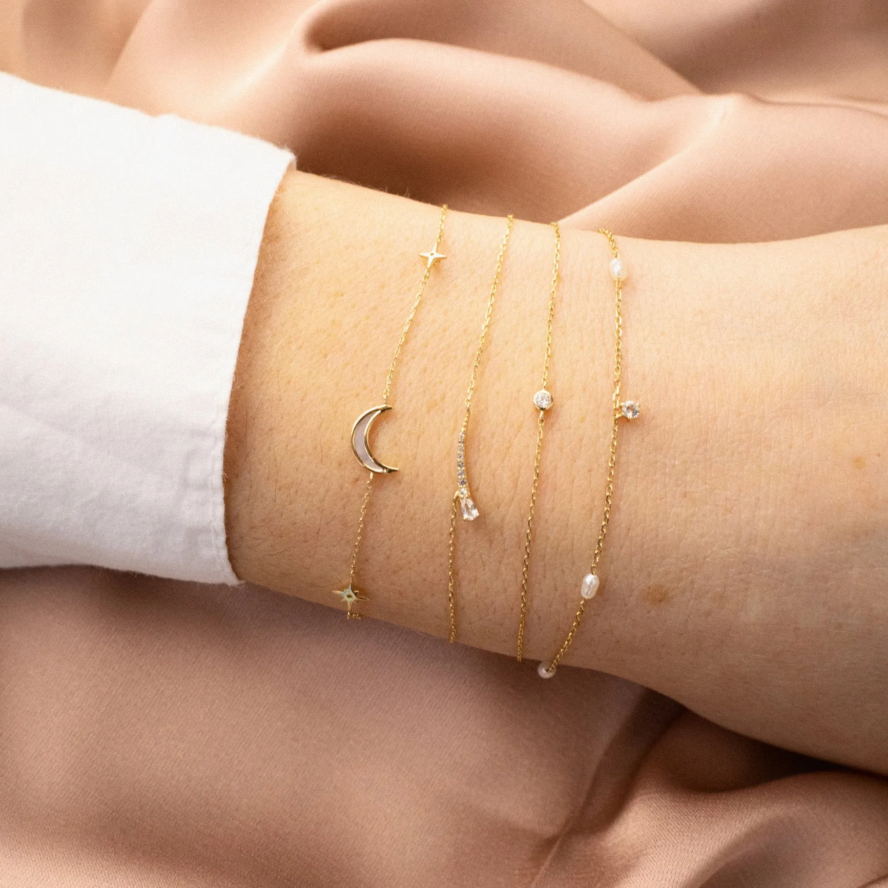 14kt Gold White Sapphire Curve Bar Bracelet