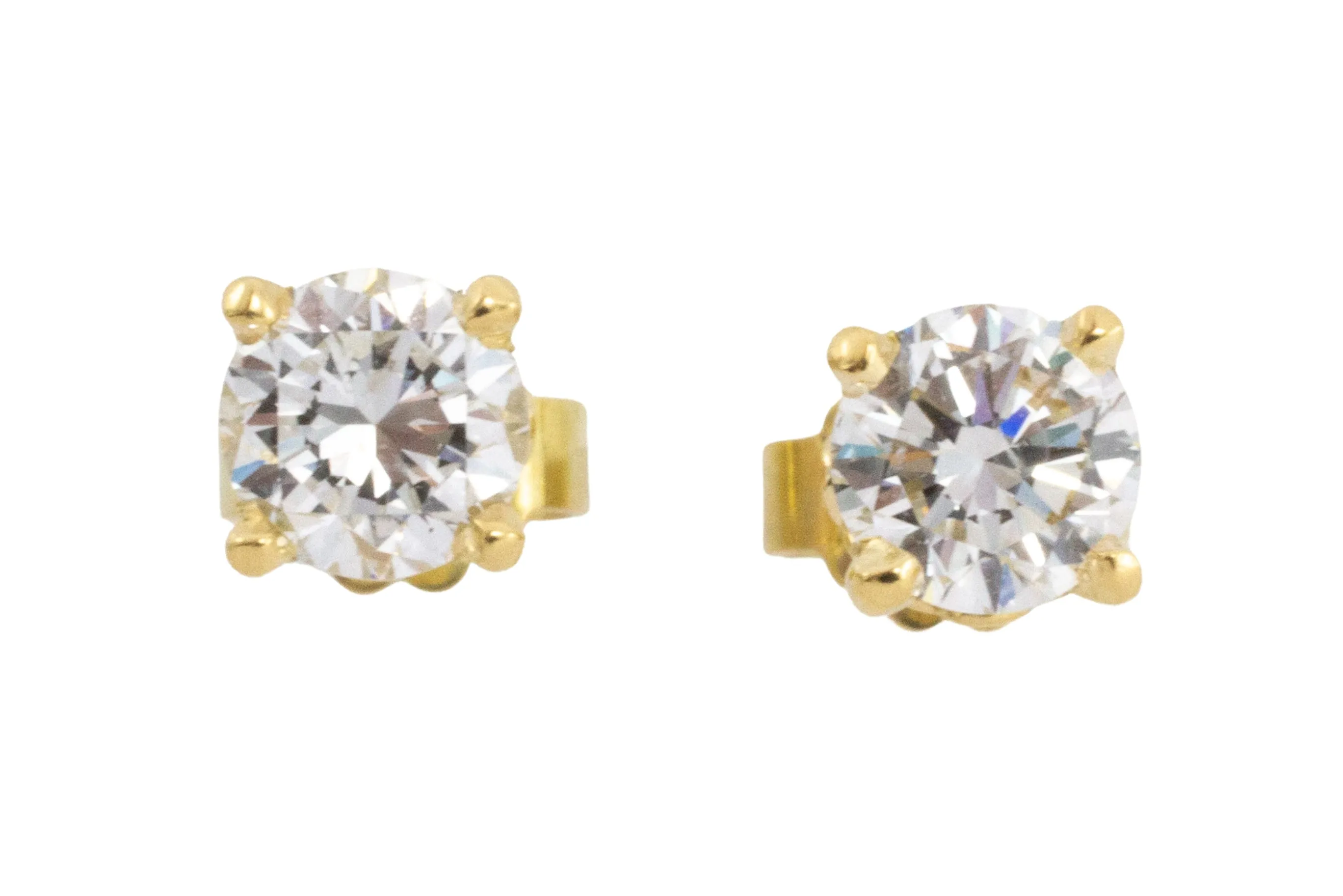 Brilliant cut diamond studs in 18 carat gold