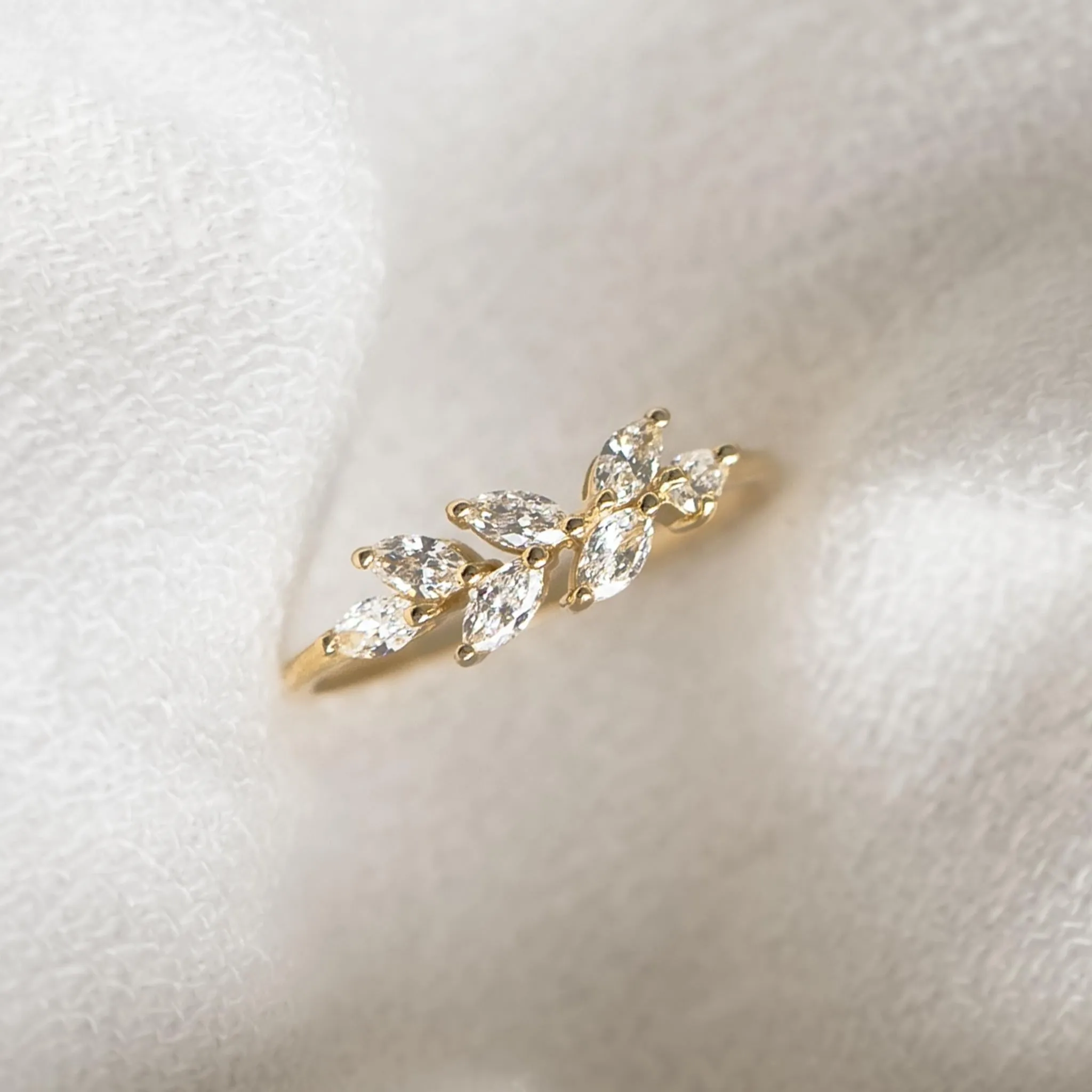 Diamond Leaf Ring 14k Gold - Freya