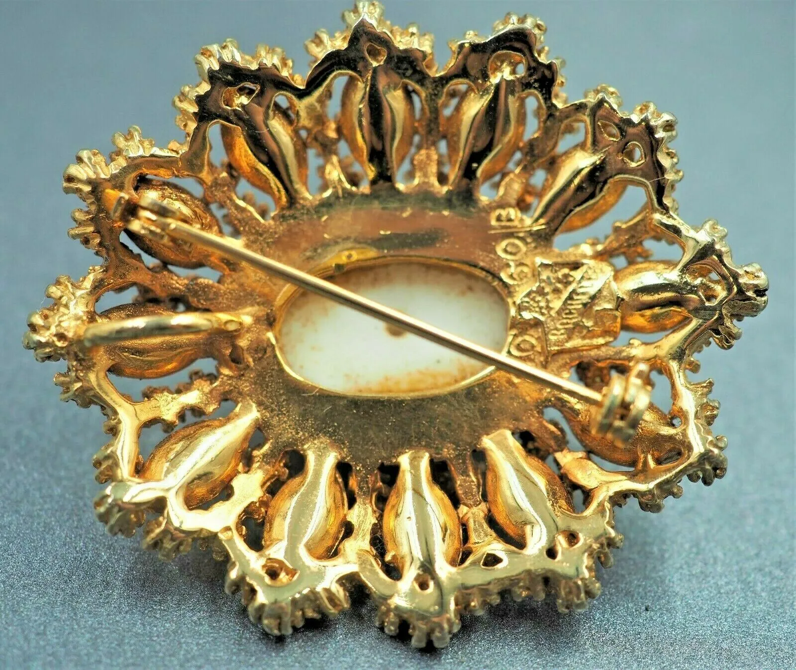 Glass & Rhinestone Vintage Goldtone Brooch