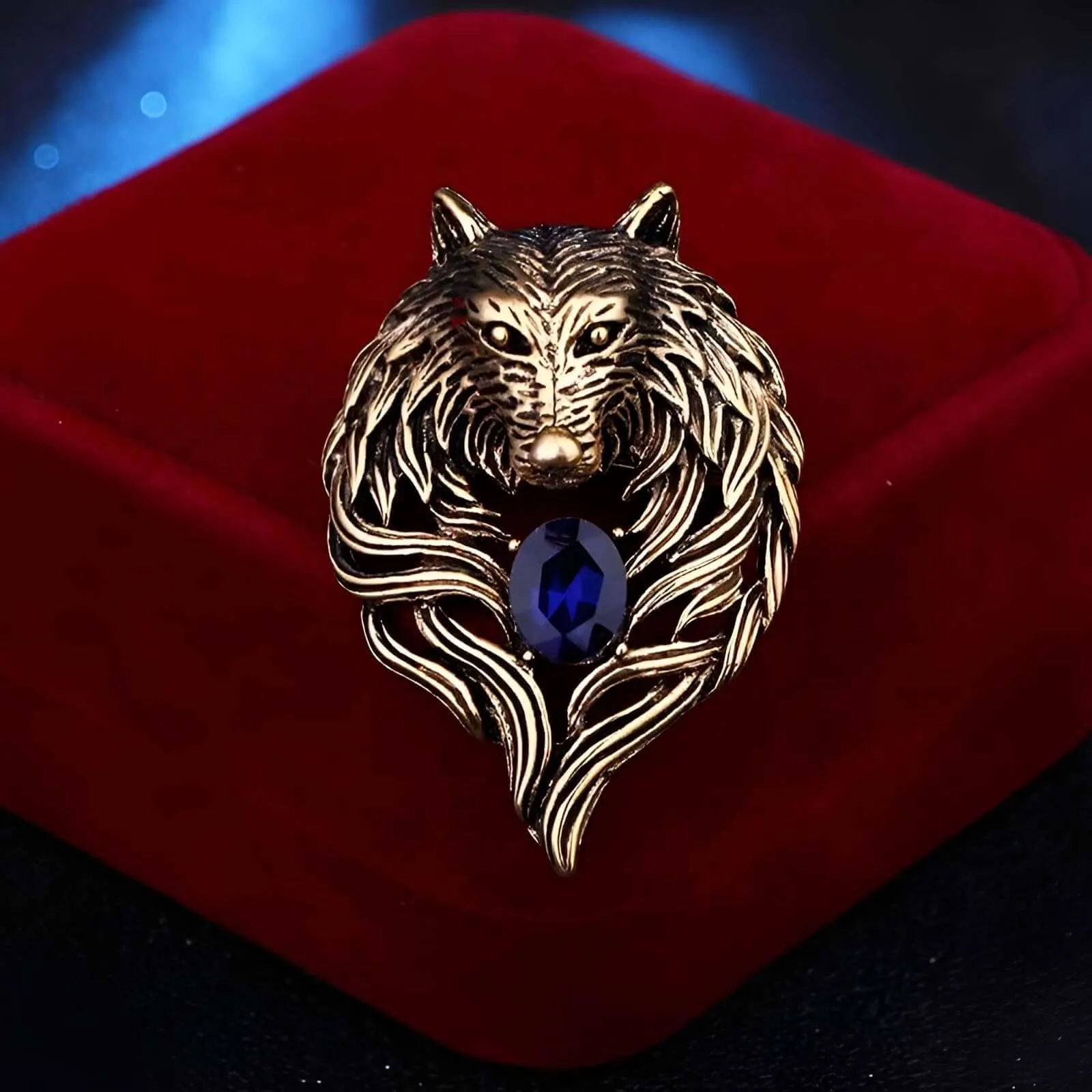 Men's Vintage Wolf Pin With Rhinestones