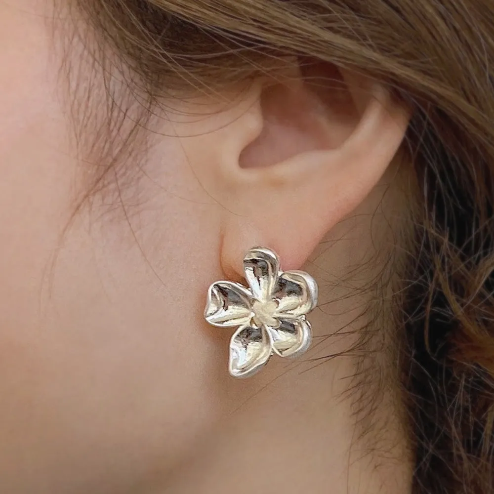 Metal Vintage Look Flower Earrings