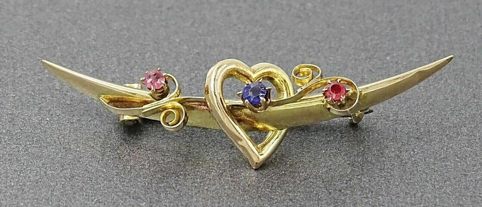 Vintage Blue & Red Paste 9ct Yellow Gold Sweetheart Brooch