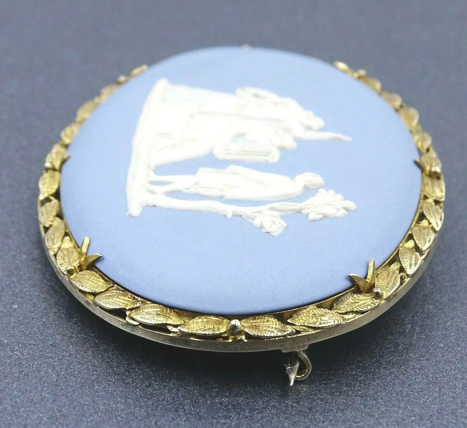 Vintage Wedgwood Cameo 9ct Yellow Gold Brooch